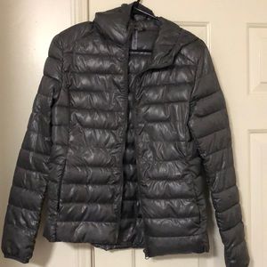 Packable puffer jacket